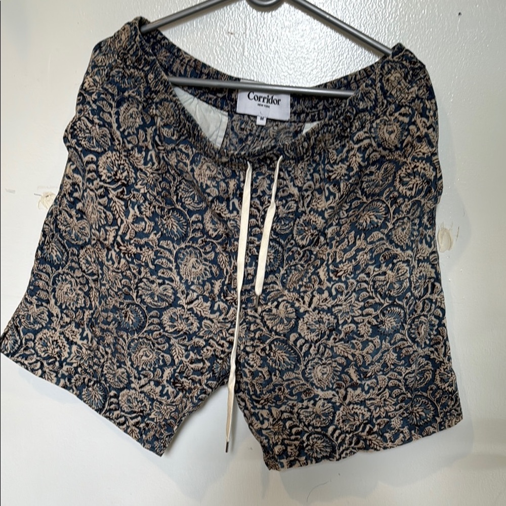 Corridor Pattern Shorts - Size M